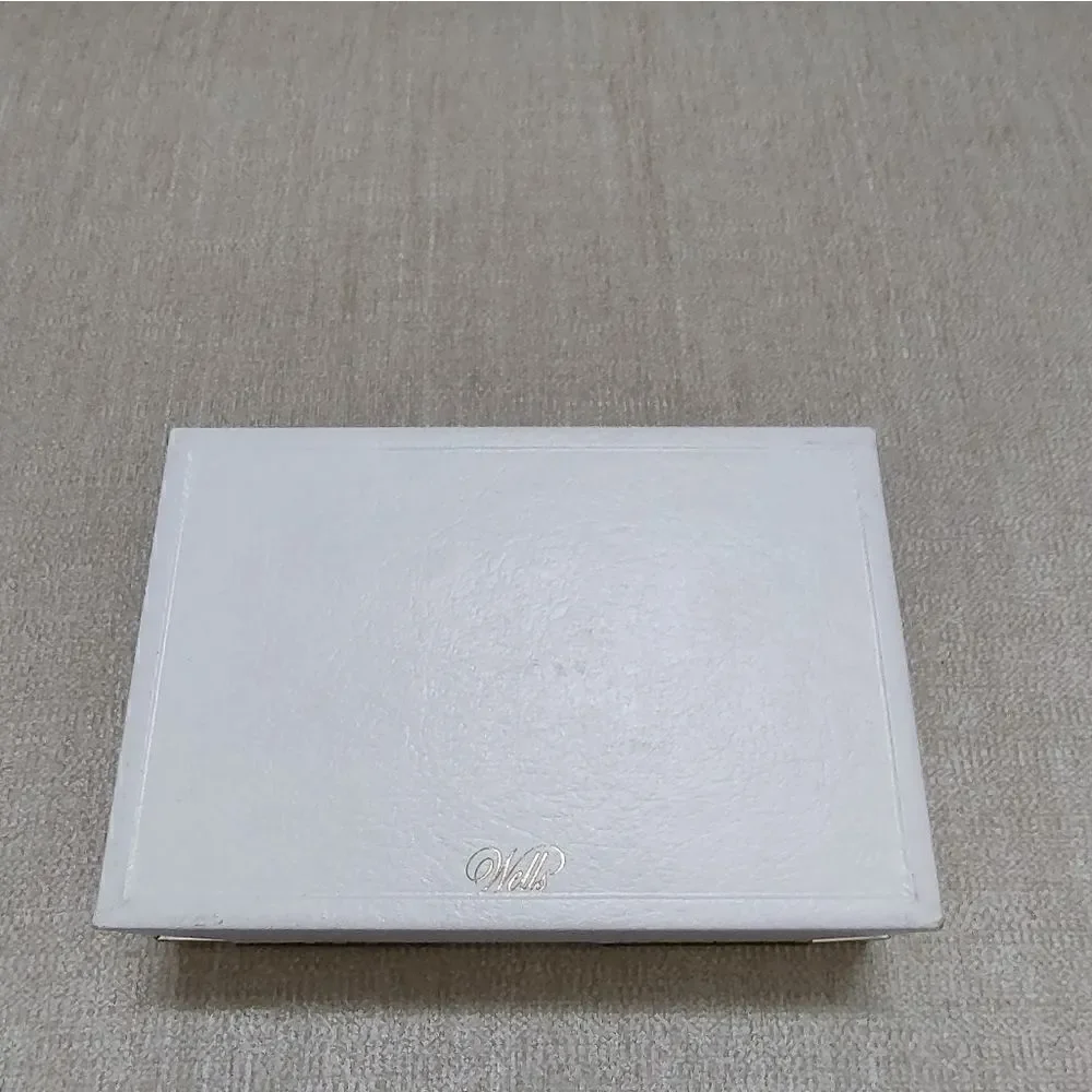 Wells vintage white